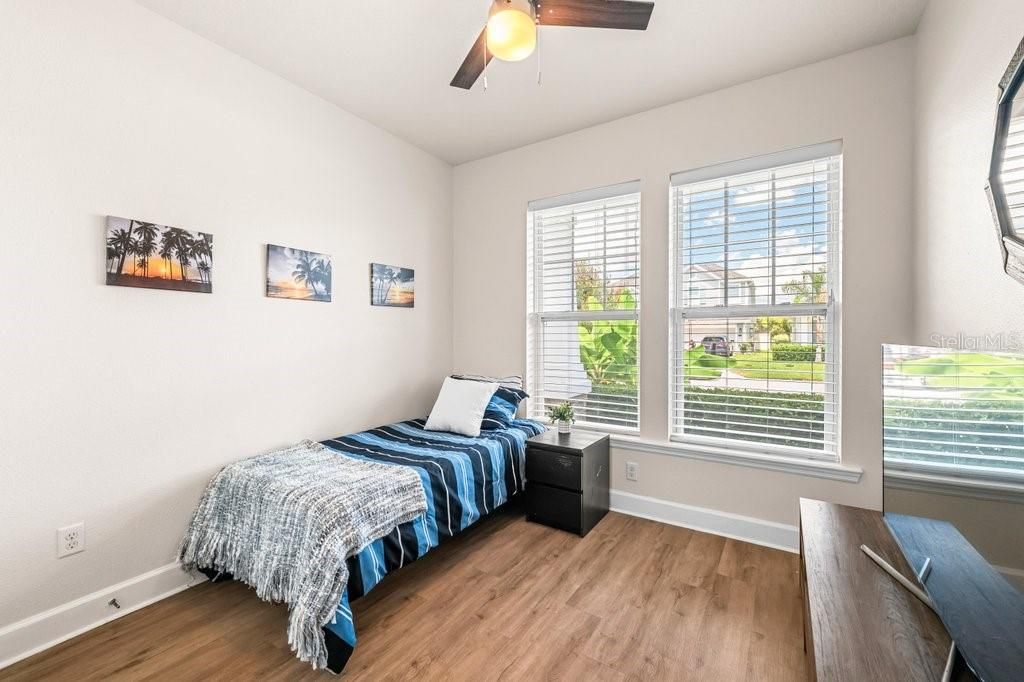 待售: $700,000 (4 贝兹, 3 浴室, 2637 平方英尺)