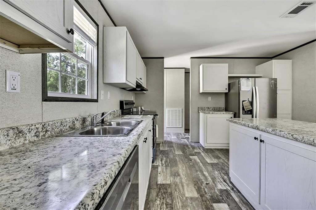 合同活跃: $219,900 (3 贝兹, 2 浴室, 1620 平方英尺)