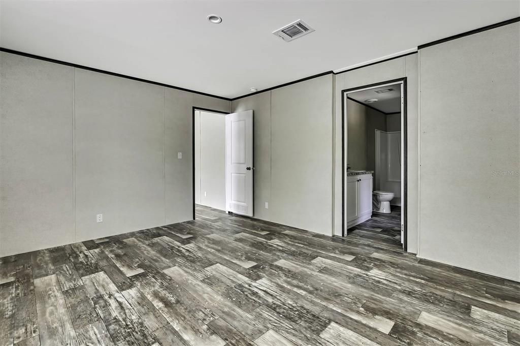 合同活跃: $219,900 (3 贝兹, 2 浴室, 1620 平方英尺)