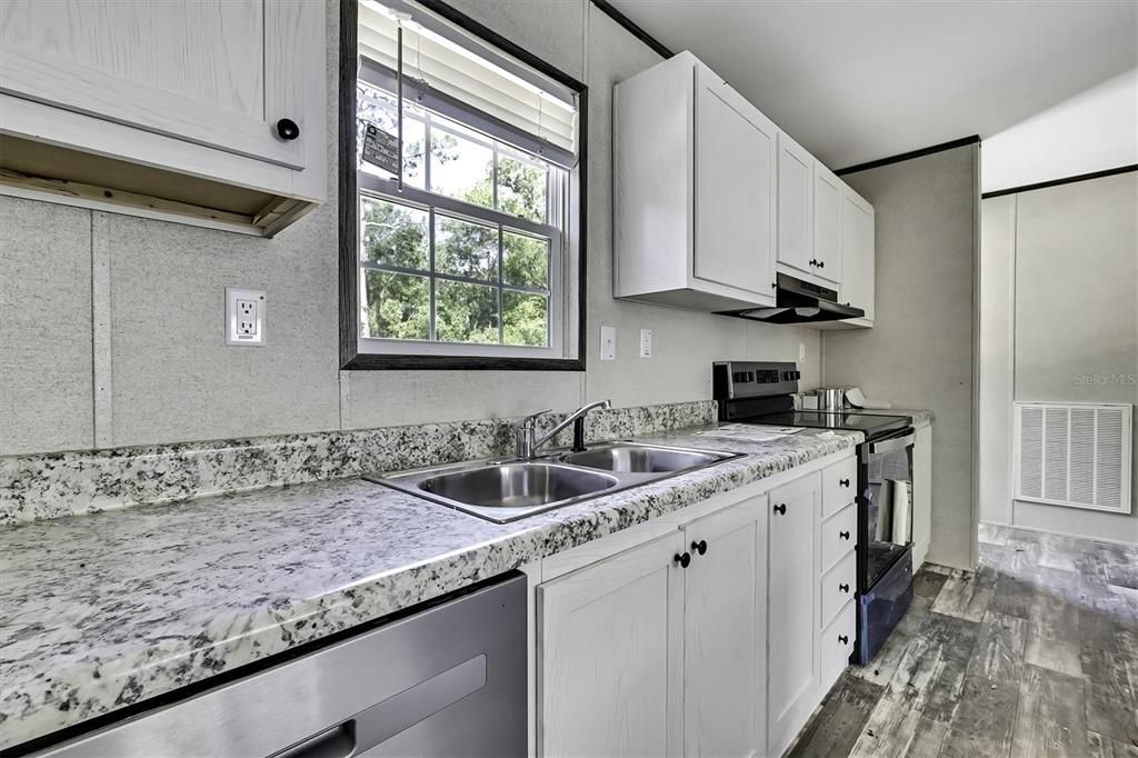 合同活跃: $219,900 (3 贝兹, 2 浴室, 1620 平方英尺)