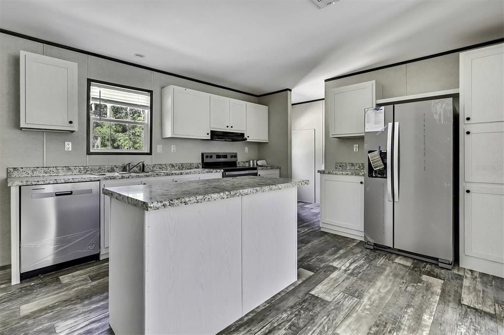 合同活跃: $219,900 (3 贝兹, 2 浴室, 1620 平方英尺)