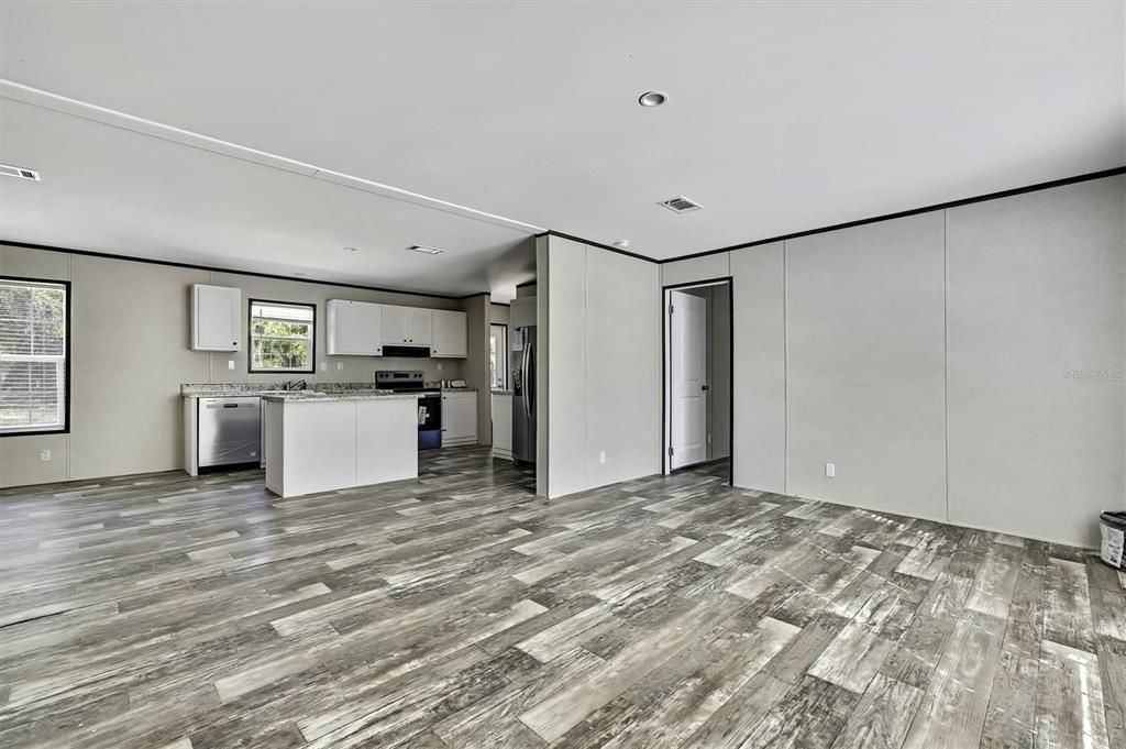 合同活跃: $219,900 (3 贝兹, 2 浴室, 1620 平方英尺)