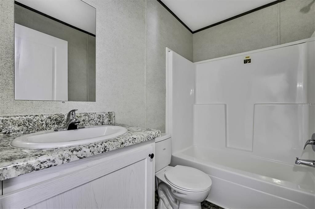 合同活跃: $219,900 (3 贝兹, 2 浴室, 1620 平方英尺)