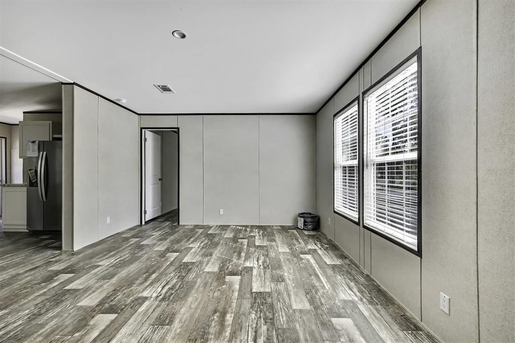 合同活跃: $219,900 (3 贝兹, 2 浴室, 1620 平方英尺)