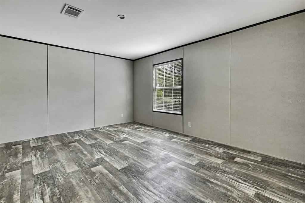 合同活跃: $219,900 (3 贝兹, 2 浴室, 1620 平方英尺)