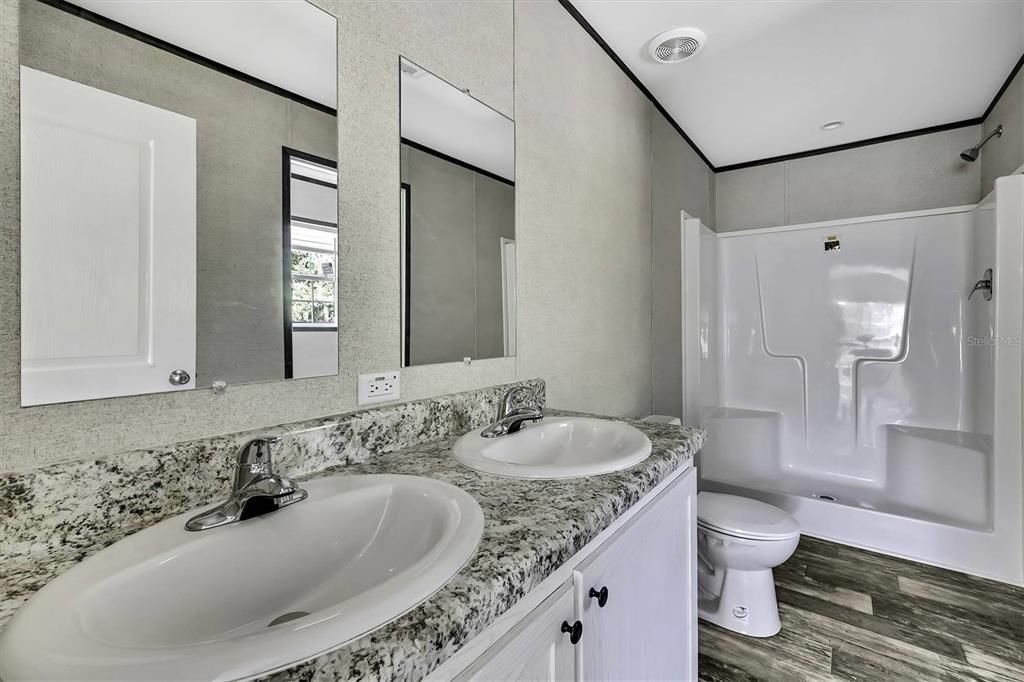 合同活跃: $219,900 (3 贝兹, 2 浴室, 1620 平方英尺)