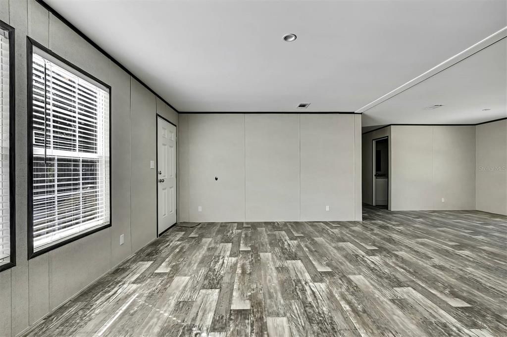 合同活跃: $219,900 (3 贝兹, 2 浴室, 1620 平方英尺)