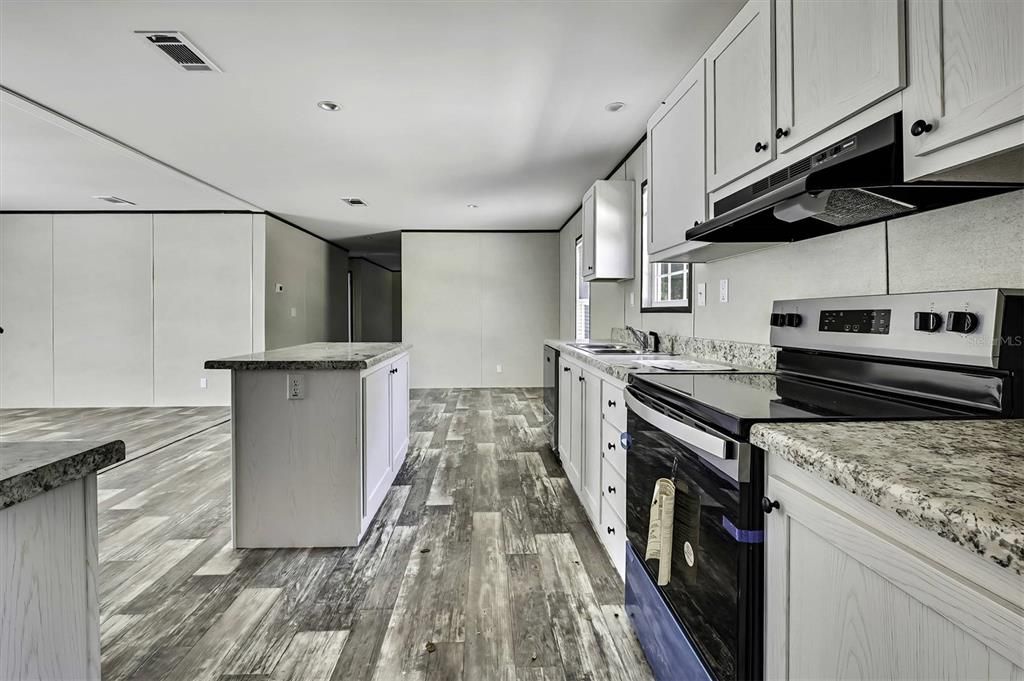 合同活跃: $219,900 (3 贝兹, 2 浴室, 1620 平方英尺)