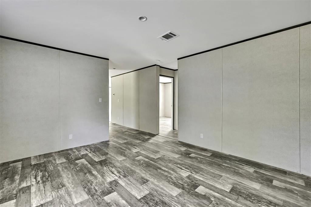 合同活跃: $219,900 (3 贝兹, 2 浴室, 1620 平方英尺)