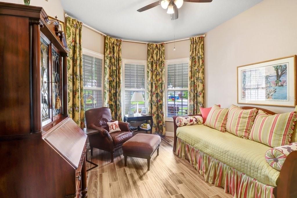 Под контрактом: $750,000 (3 спален, 2 ванн, 2202 Квадратных фут)