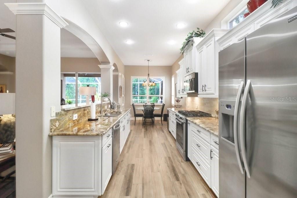 Под контрактом: $750,000 (3 спален, 2 ванн, 2202 Квадратных фут)