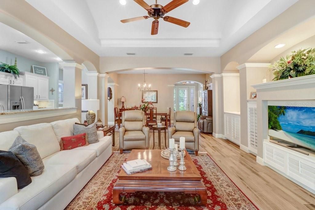 Под контрактом: $750,000 (3 спален, 2 ванн, 2202 Квадратных фут)