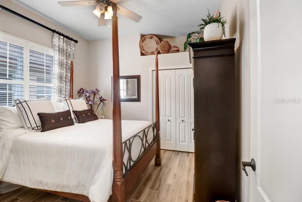 Под контрактом: $750,000 (3 спален, 2 ванн, 2202 Квадратных фут)