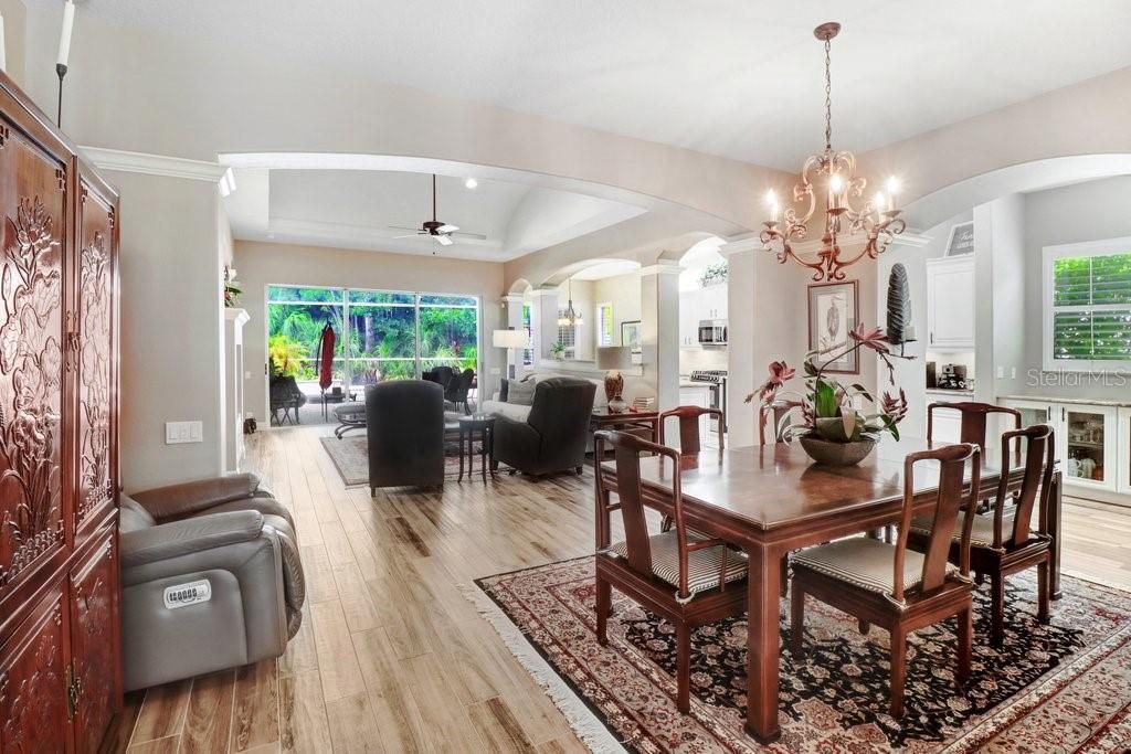 Под контрактом: $750,000 (3 спален, 2 ванн, 2202 Квадратных фут)