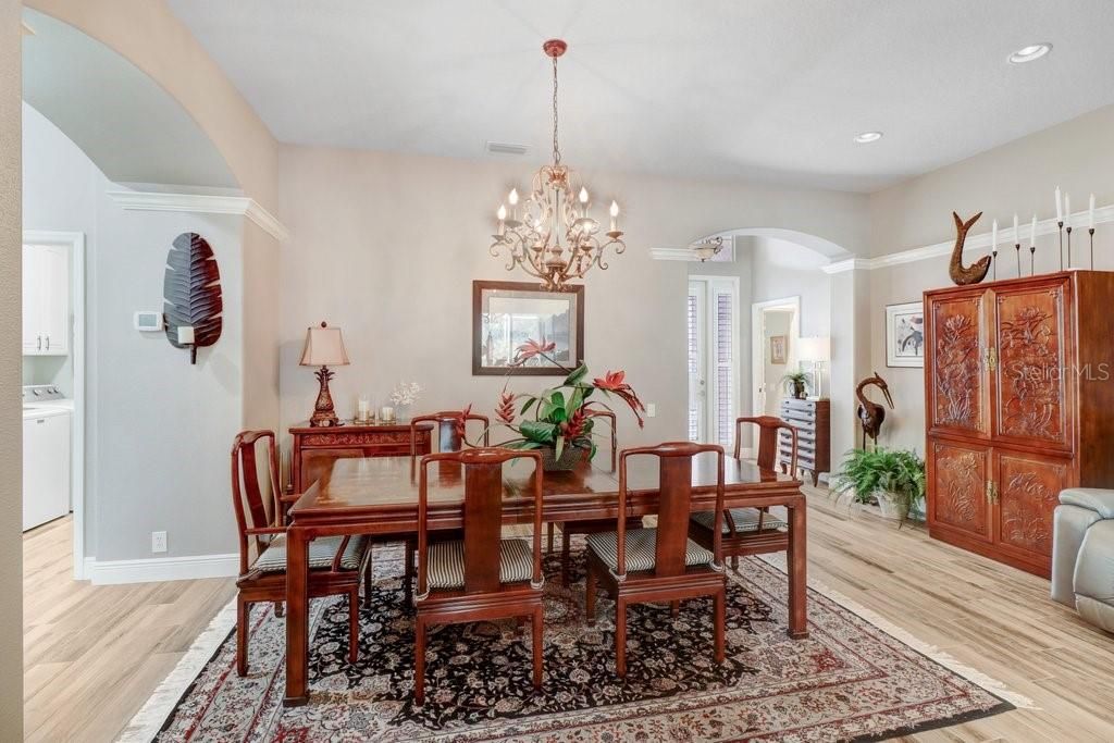 Под контрактом: $750,000 (3 спален, 2 ванн, 2202 Квадратных фут)