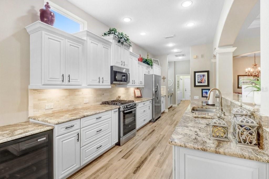 Под контрактом: $750,000 (3 спален, 2 ванн, 2202 Квадратных фут)