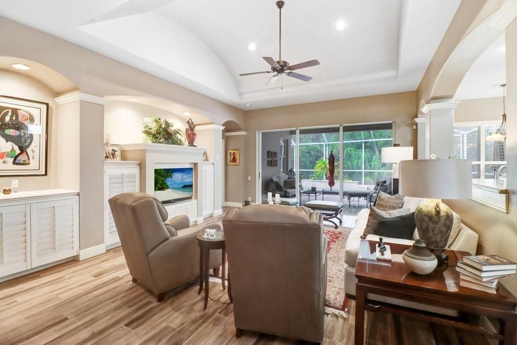 Под контрактом: $750,000 (3 спален, 2 ванн, 2202 Квадратных фут)