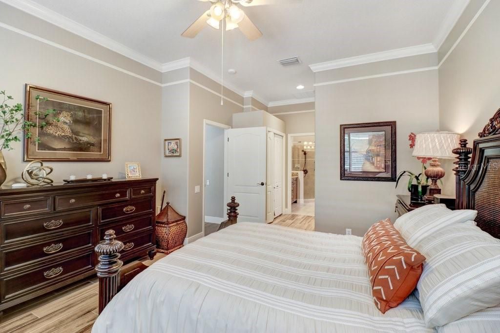 Под контрактом: $750,000 (3 спален, 2 ванн, 2202 Квадратных фут)