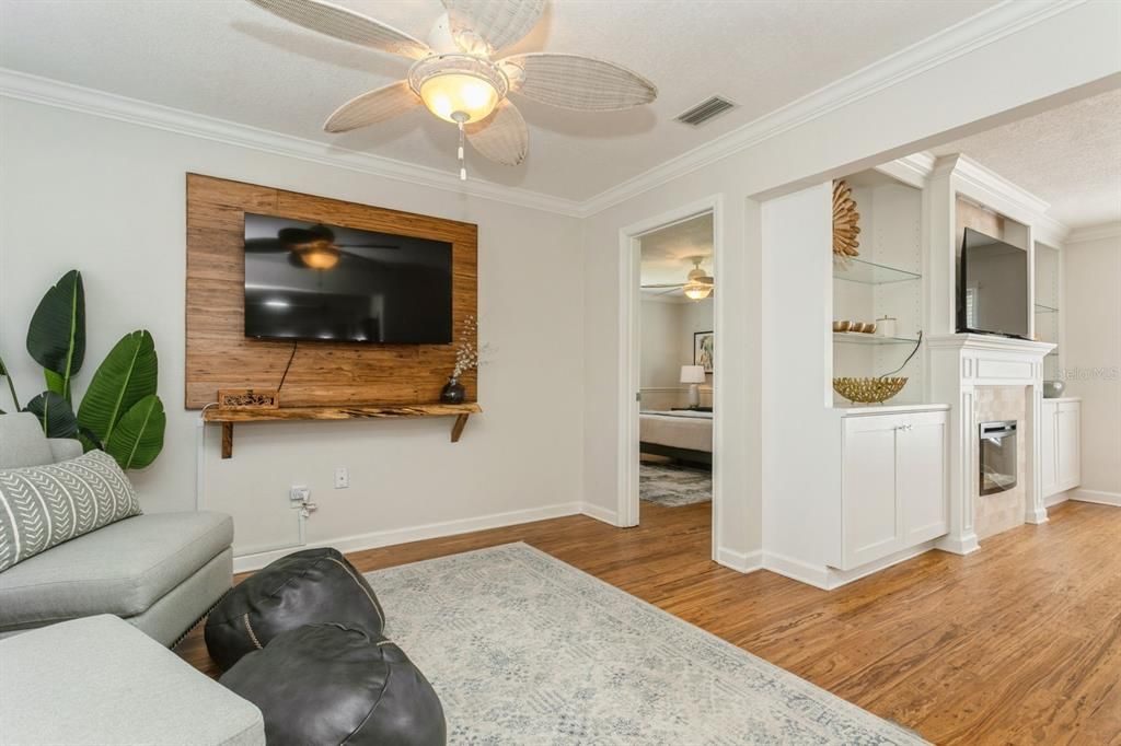 合同活跃: $679,900 (3 贝兹, 2 浴室, 1788 平方英尺)