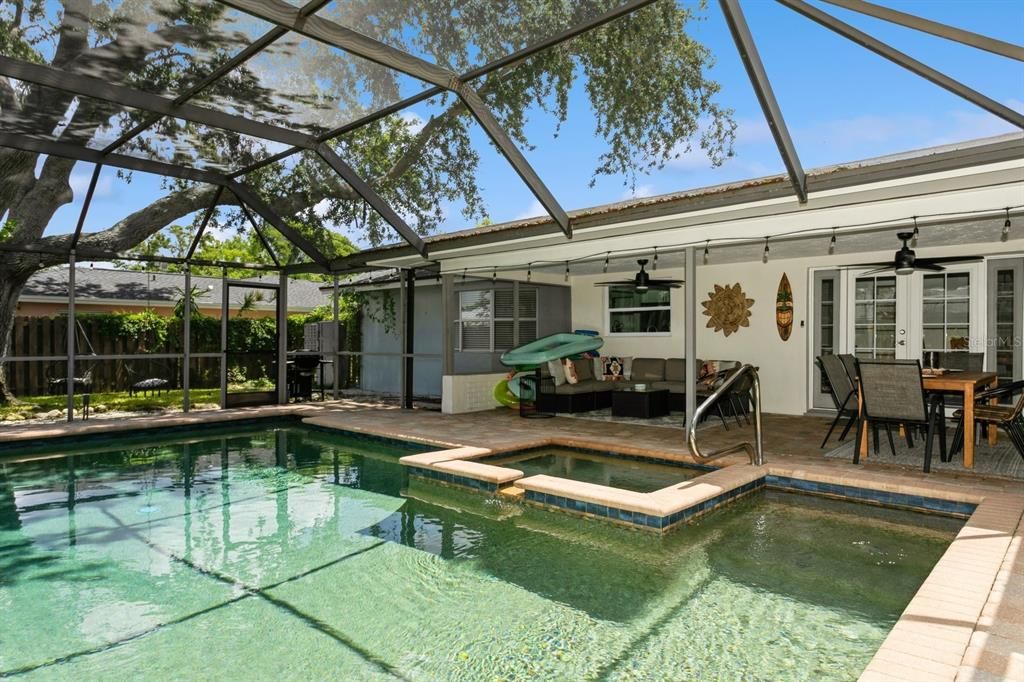 合同活跃: $679,900 (3 贝兹, 2 浴室, 1788 平方英尺)