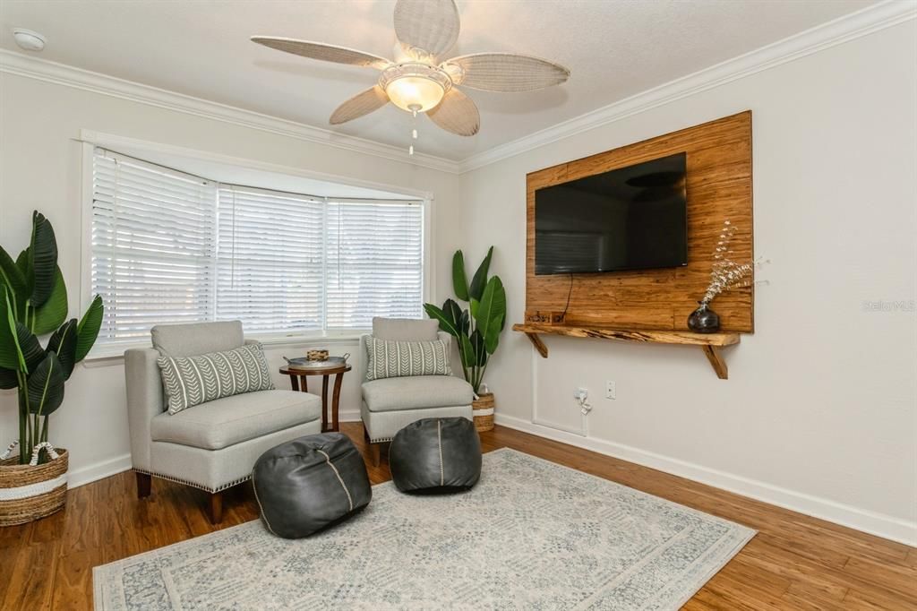 合同活跃: $679,900 (3 贝兹, 2 浴室, 1788 平方英尺)