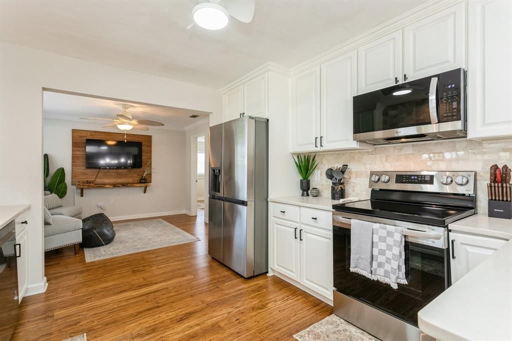 合同活跃: $679,900 (3 贝兹, 2 浴室, 1788 平方英尺)