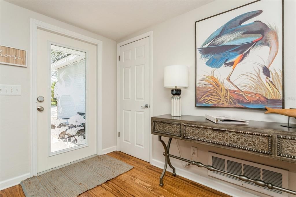 合同活跃: $679,900 (3 贝兹, 2 浴室, 1788 平方英尺)