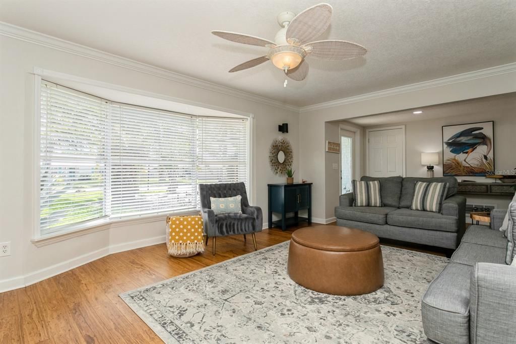 合同活跃: $679,900 (3 贝兹, 2 浴室, 1788 平方英尺)