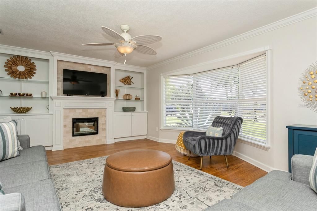 合同活跃: $679,900 (3 贝兹, 2 浴室, 1788 平方英尺)