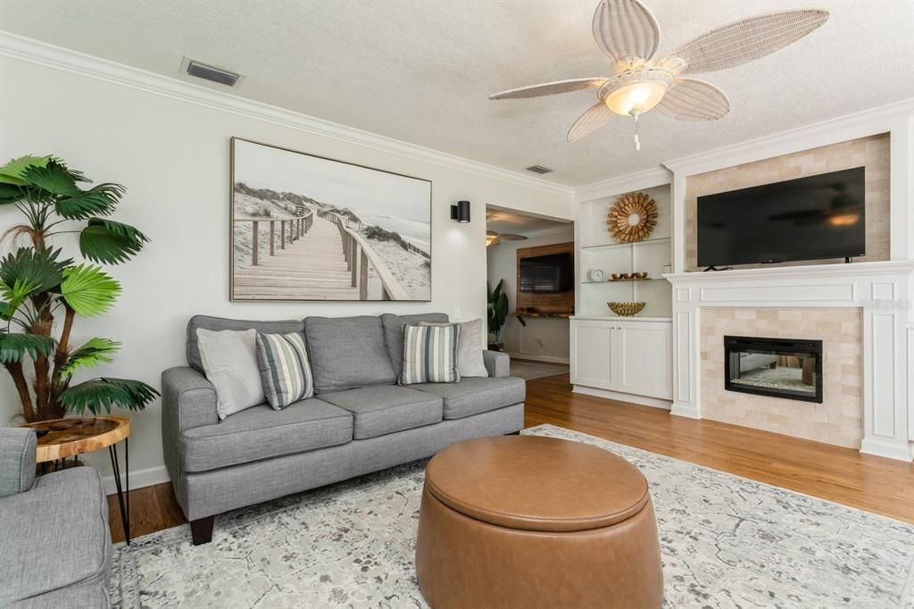 合同活跃: $679,900 (3 贝兹, 2 浴室, 1788 平方英尺)