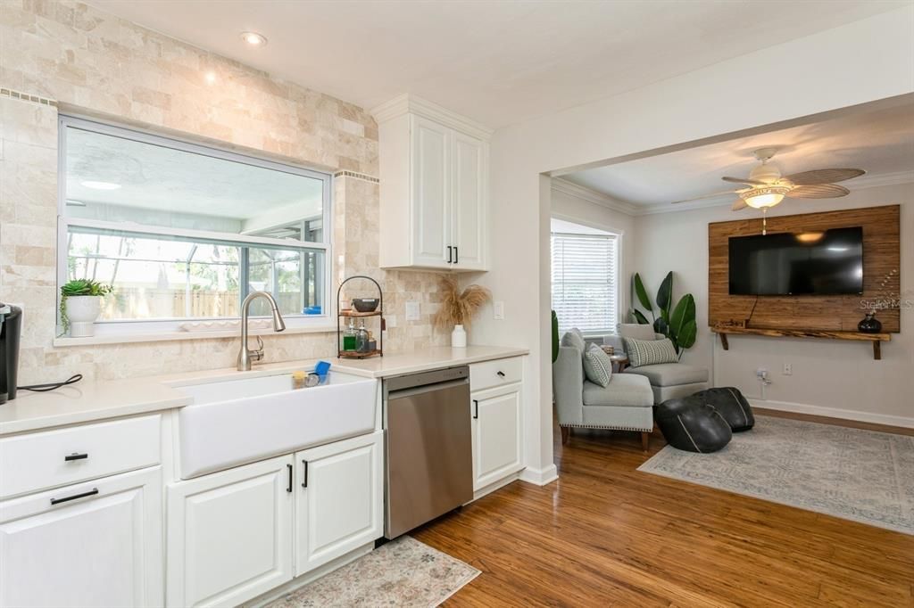 合同活跃: $679,900 (3 贝兹, 2 浴室, 1788 平方英尺)