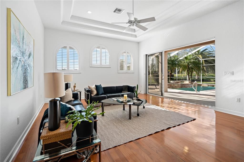 En Venta: $799,000 (4 camas, 4 baños, 3569 Pies cuadrados)