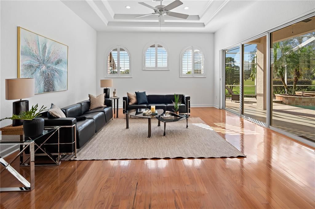 En Venta: $799,000 (4 camas, 4 baños, 3569 Pies cuadrados)