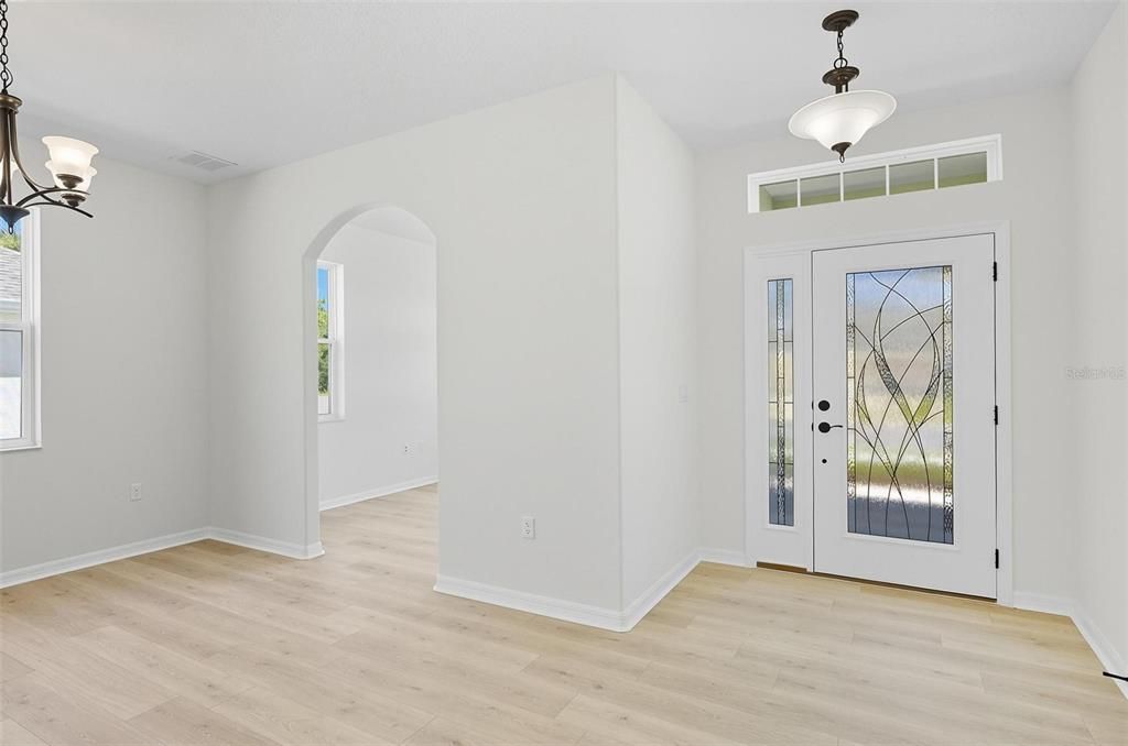 Под контрактом: $419,900 (3 спален, 2 ванн, 2034 Квадратных фут)