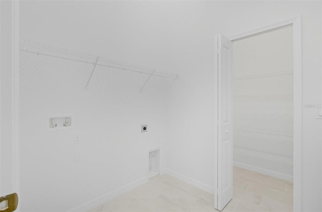 Под контрактом: $419,900 (3 спален, 2 ванн, 2034 Квадратных фут)