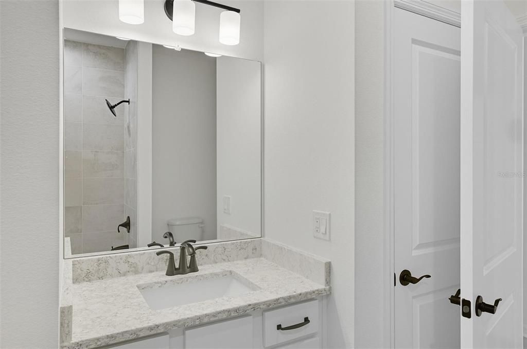 Под контрактом: $419,900 (3 спален, 2 ванн, 2034 Квадратных фут)