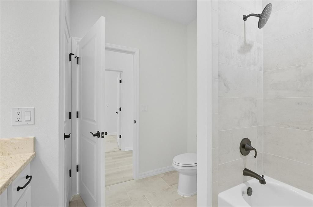 Под контрактом: $419,900 (3 спален, 2 ванн, 2034 Квадратных фут)