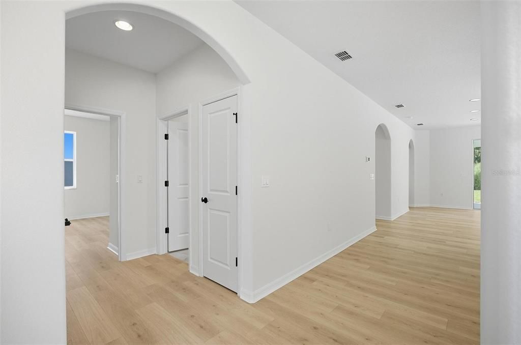 Под контрактом: $419,900 (3 спален, 2 ванн, 2034 Квадратных фут)