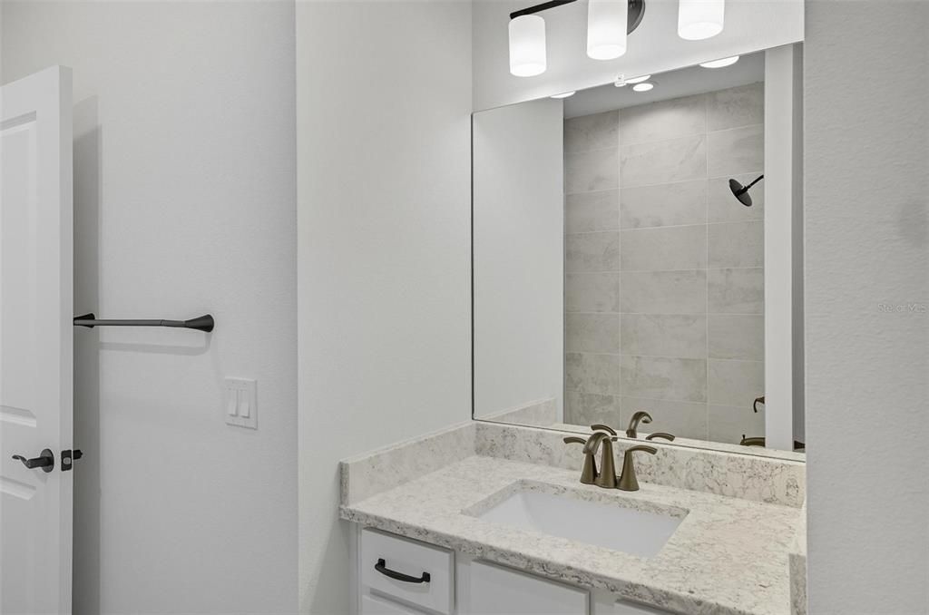 Под контрактом: $419,900 (3 спален, 2 ванн, 2034 Квадратных фут)