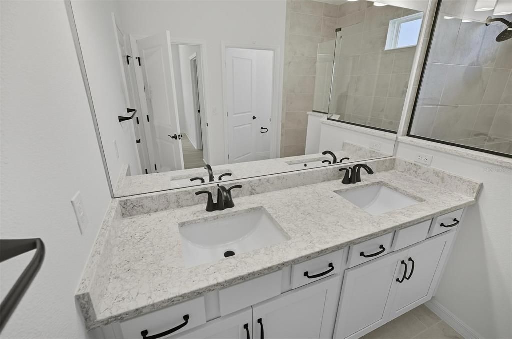 Под контрактом: $419,900 (3 спален, 2 ванн, 2034 Квадратных фут)