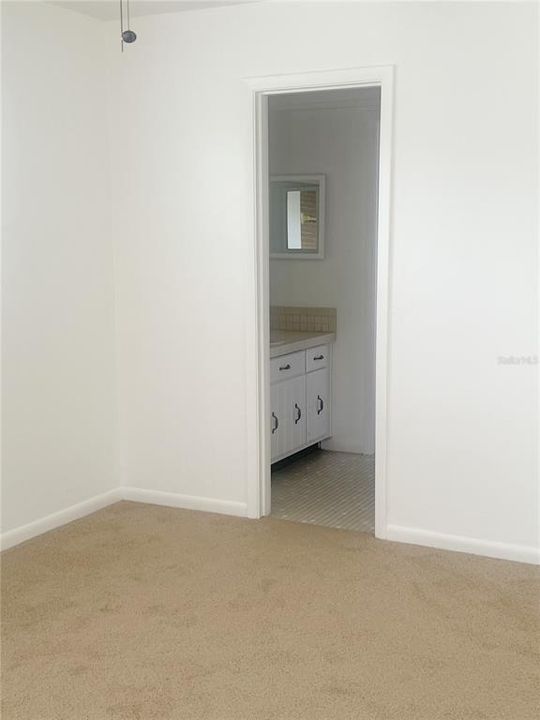 For Rent: $1,800 (4 beds, 2 baths, 1890 Square Feet)