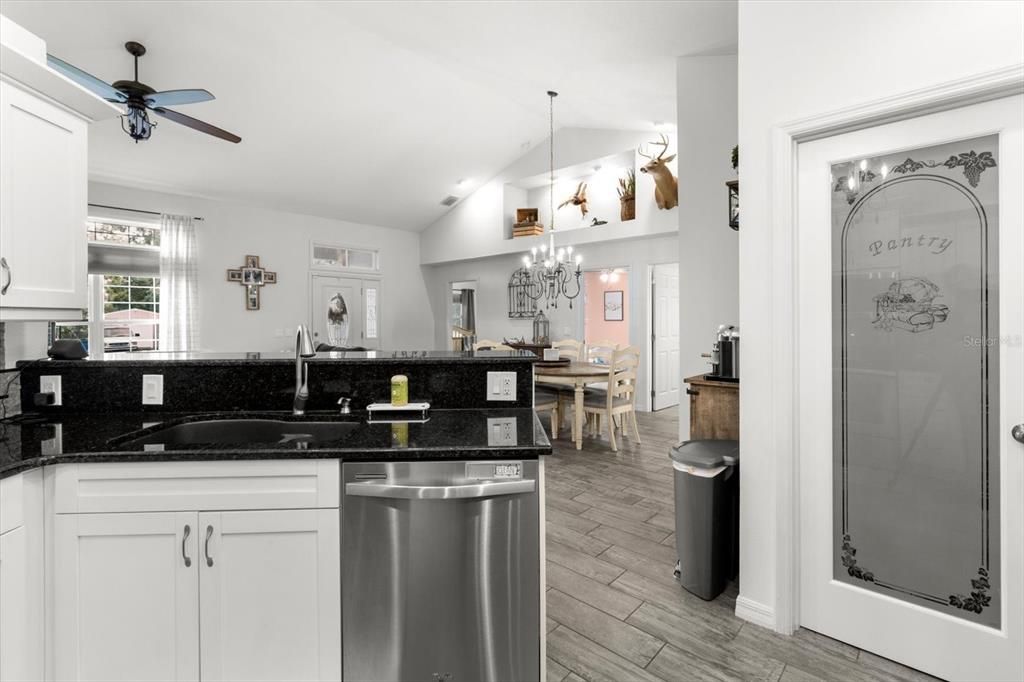 待售: $349,000 (3 贝兹, 2 浴室, 1808 平方英尺)