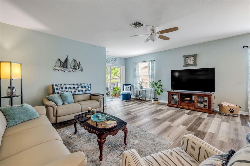 Active With Contract: $344,900 (3 beds, 2 baths, 1774 Square Feet)