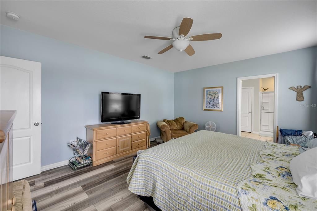 Active With Contract: $344,900 (3 beds, 2 baths, 1774 Square Feet)