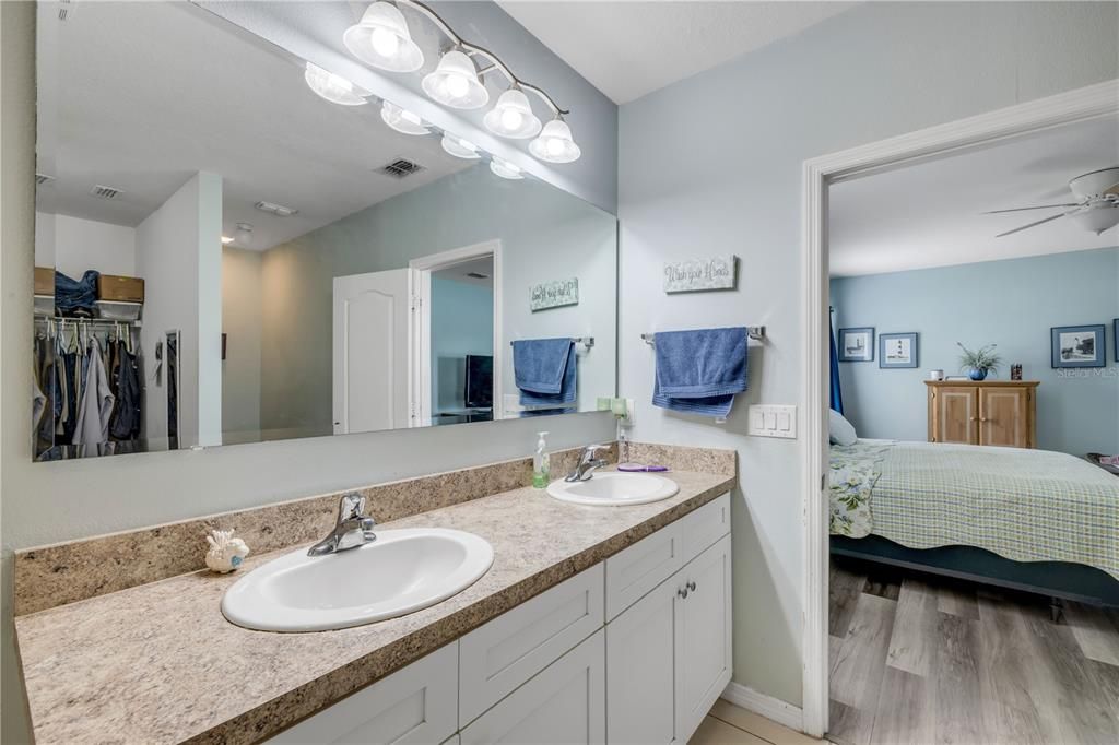 Active With Contract: $344,900 (3 beds, 2 baths, 1774 Square Feet)