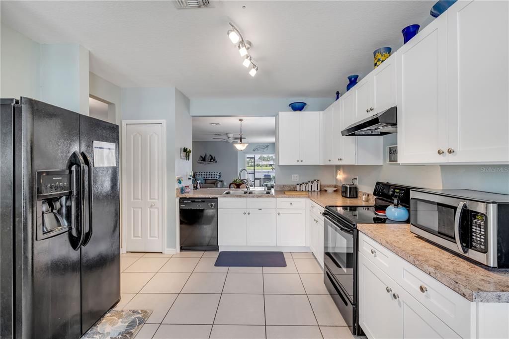 Active With Contract: $344,900 (3 beds, 2 baths, 1774 Square Feet)