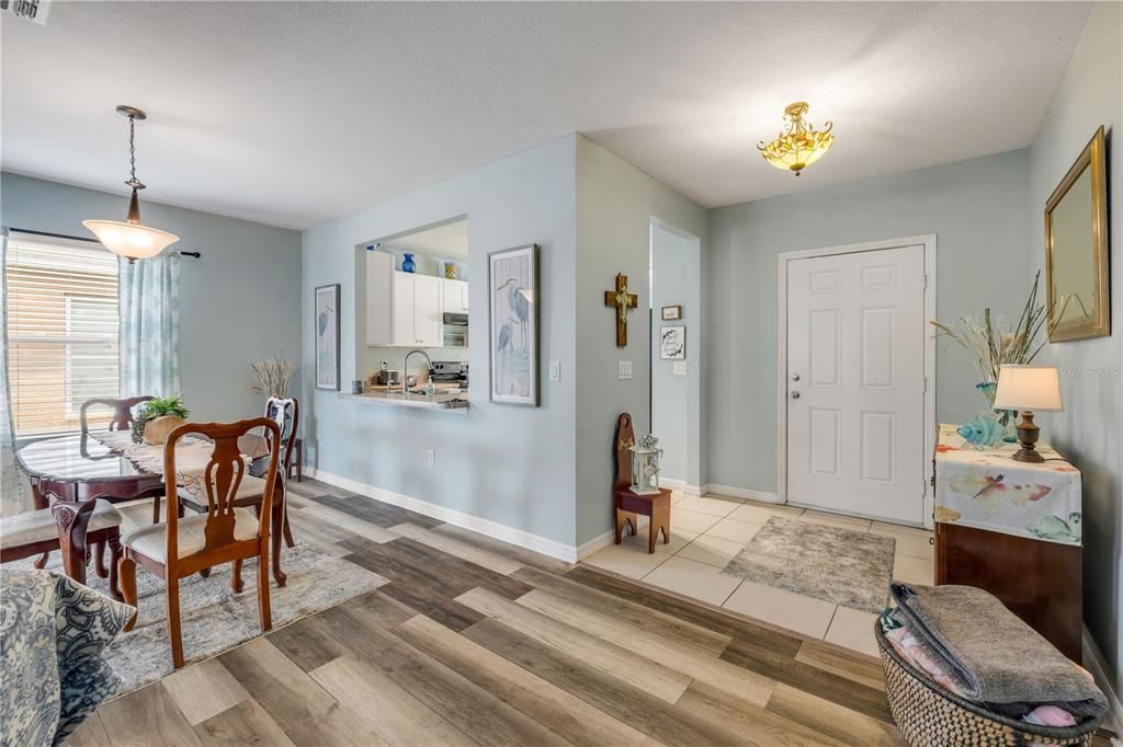 Active With Contract: $344,900 (3 beds, 2 baths, 1774 Square Feet)