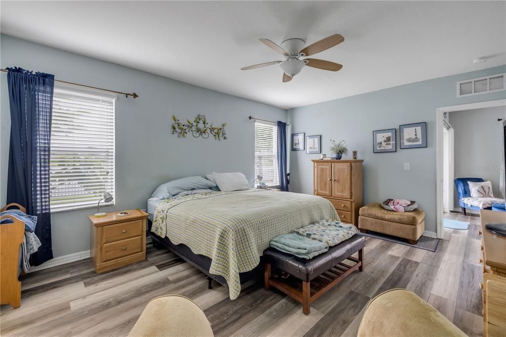 Active With Contract: $344,900 (3 beds, 2 baths, 1774 Square Feet)