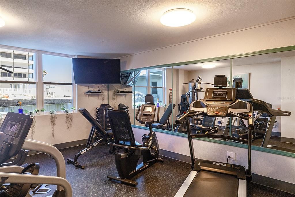 For Sale: $174,999 (1 beds, 1 baths, 796 Square Feet)