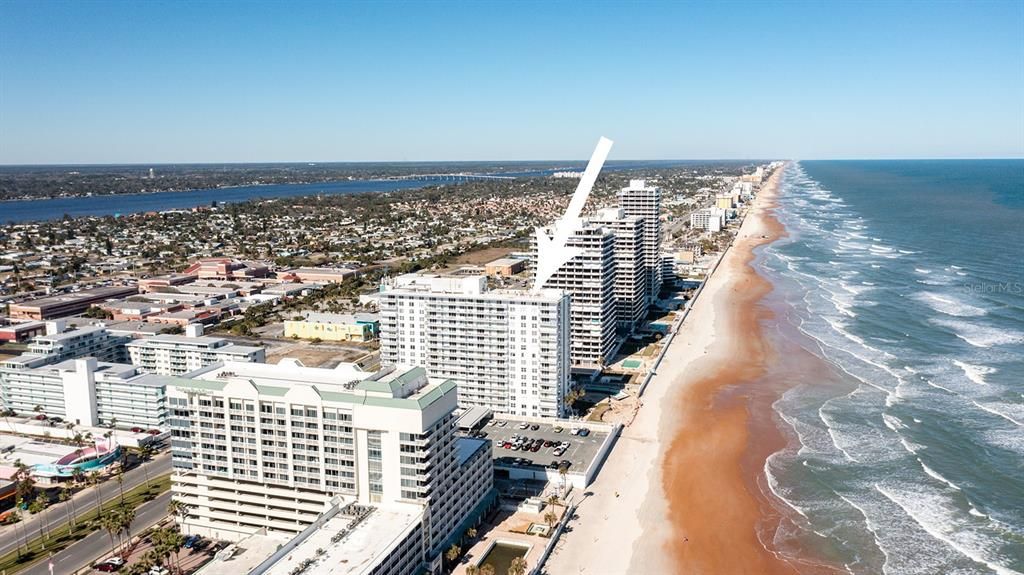 For Sale: $174,999 (1 beds, 1 baths, 796 Square Feet)